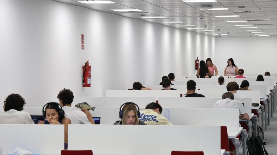 Vigo amarra la continuidad de la UNED hasta 2030