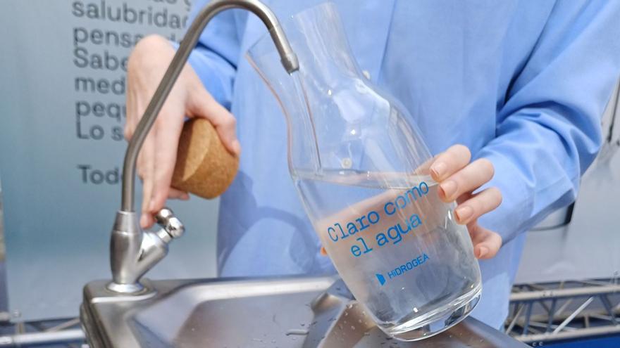 Hidrogea realiza mil análisis diarios para garantizar la buena calidad del agua en la Región de Murcia
