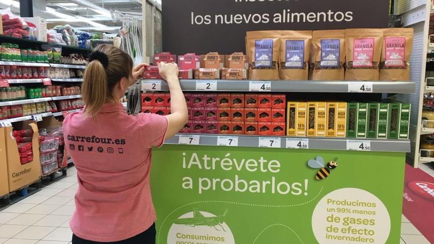 Comer insectos: Carrefour vende alimentos elaborados con gusanos y grillos