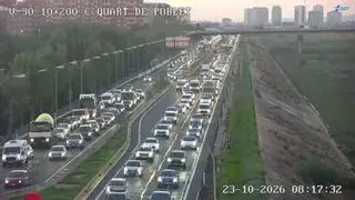 Valencia registra 24 kilómetros de retenciones este viernes en sus principales accesos
