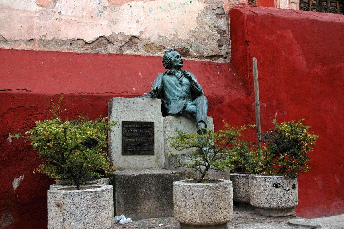 Escultura Enrique Ruelas Espinosa