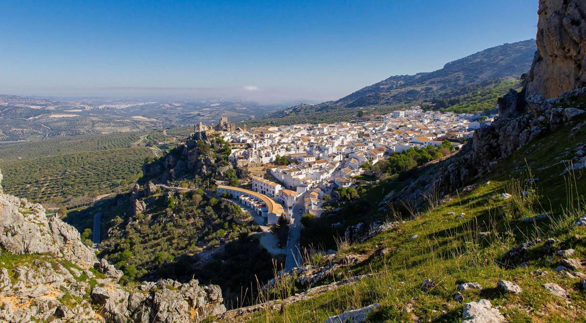 Panorámica de la localidad de Zuheros.