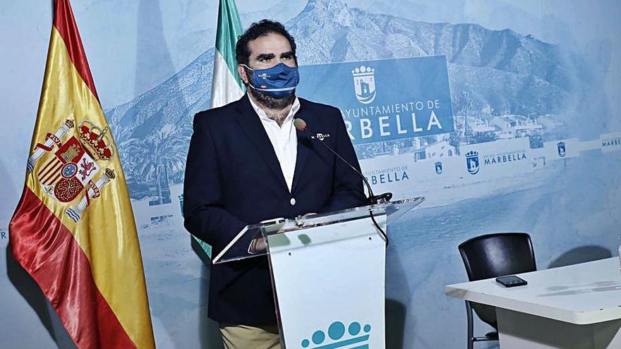 Manuel Cardeña, ayer, durante su intervención. | L. O.