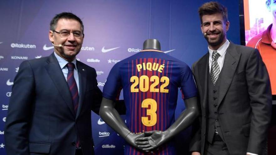 Piqué amplía su contrato con el Barça hasta 2022