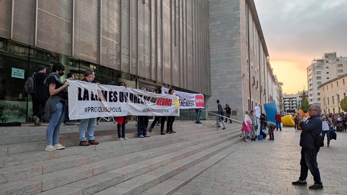 Protesten a Girona contra el model energètic