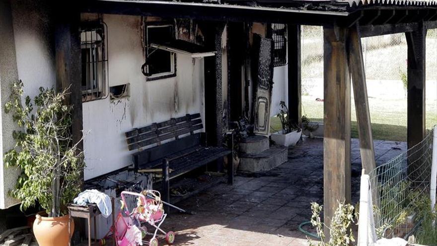 Dos adultos y una niña de 4 años mueren en el incendio de una casa