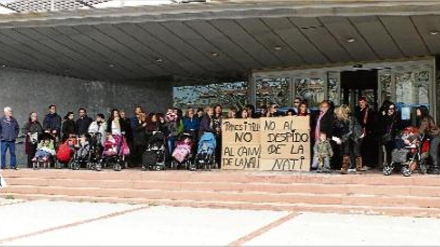 Els pares i mares es van manifestar a l&#039;entrada del dispensari a les deu del matí.