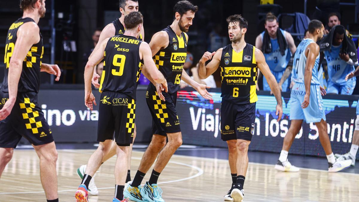 Fitipaldo se dirige a Huertas durante el duelo del sábado contra el Palencia.