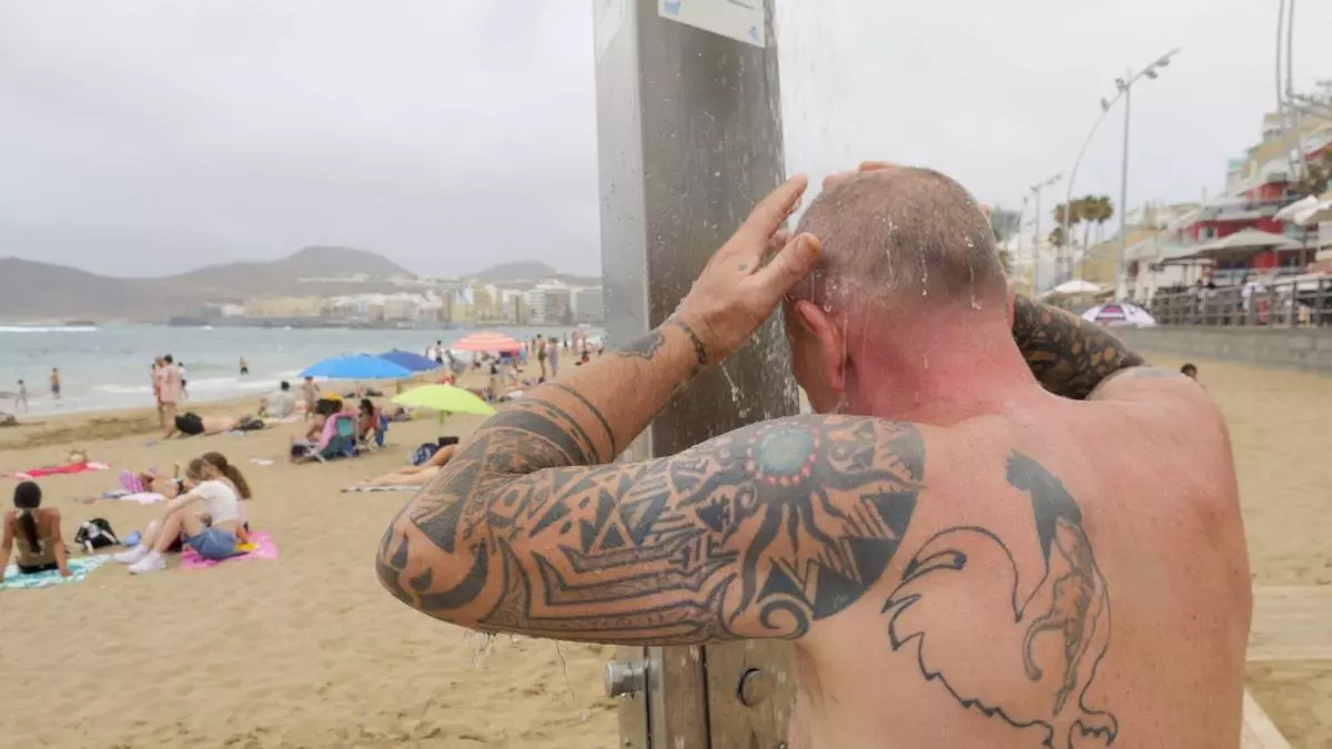 Sanidad activa la alerta por radiación ultravioleta extrema en 29 municipios de Canarias