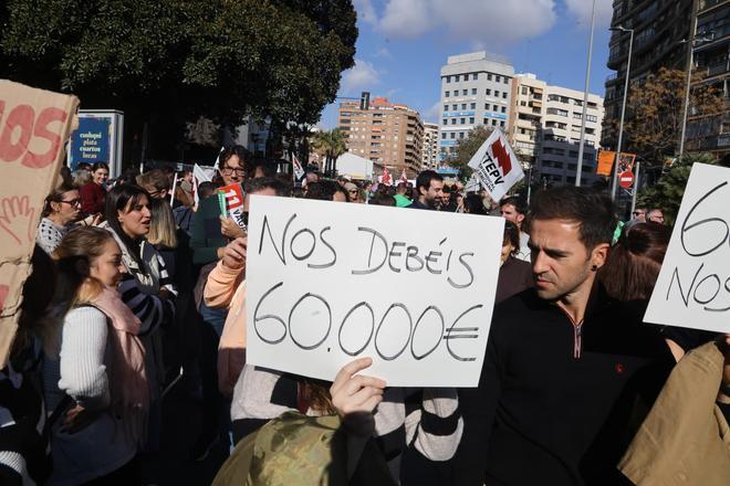 Los profesores de Alicante protestan para mejorar sus condiciones laborales