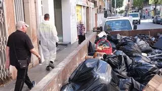 Sacan más de 2.300 kilos de basura de un "hogar"
