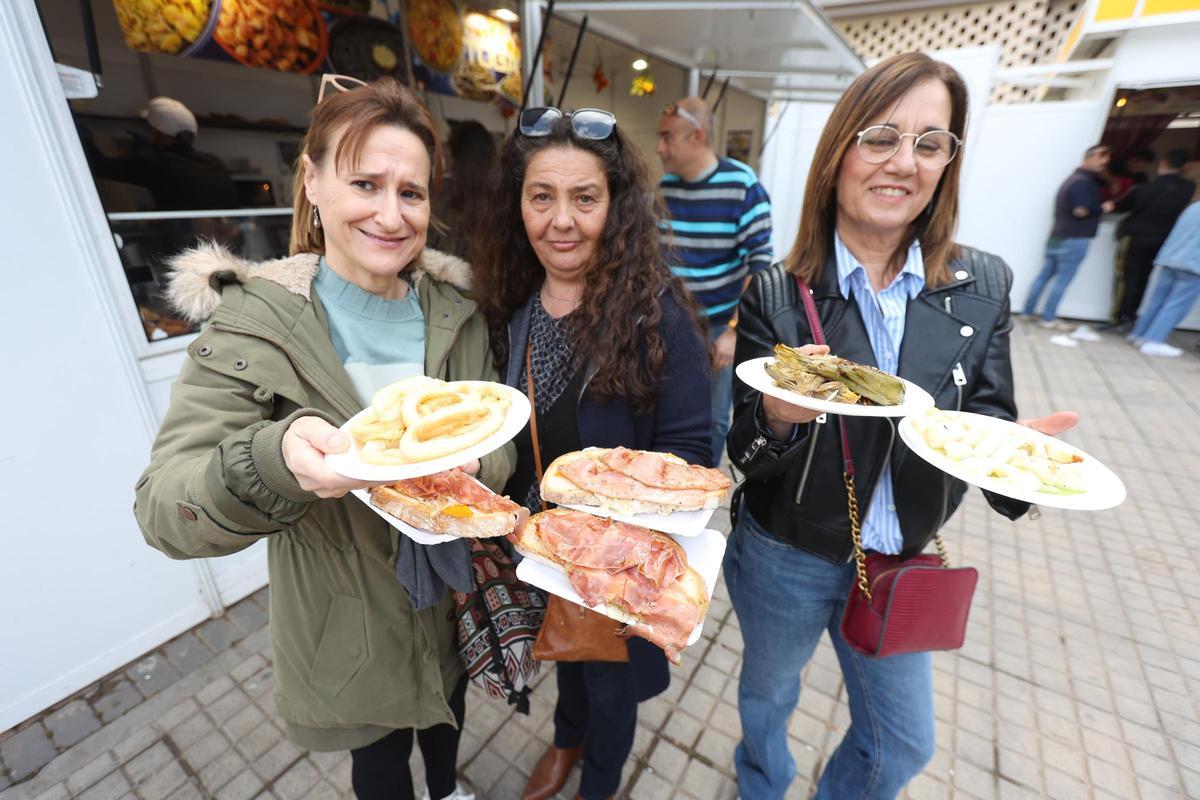 El recinto congrega a centenares de personas en el centro de la ciudad.