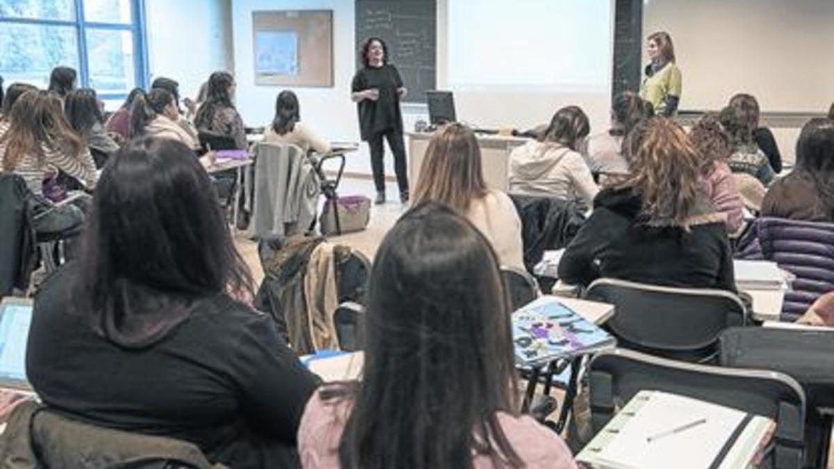 FUTUROS MAESTROS Clase de Educación Infantil en la Universitat de Lleida.