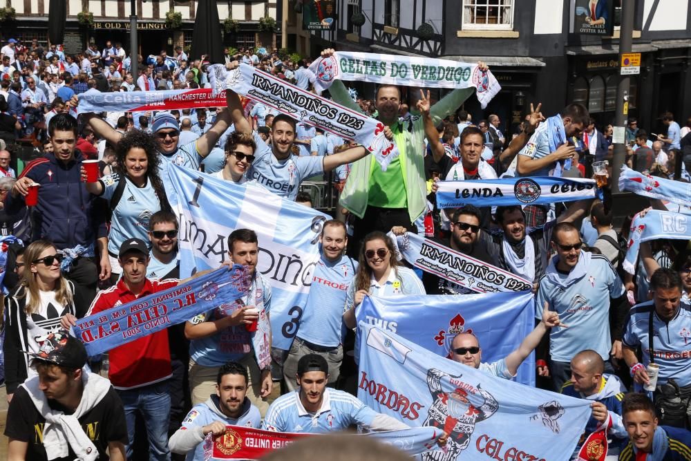 Manchester se tiñe de azul celeste