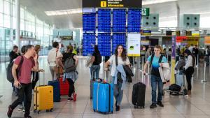 Viajeros en el Aeropuerto de El Prat