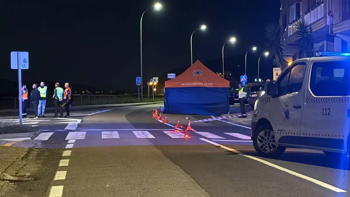 Efectivos de Protección Civil y Guardia Civil en el lugar del presunto atropello.