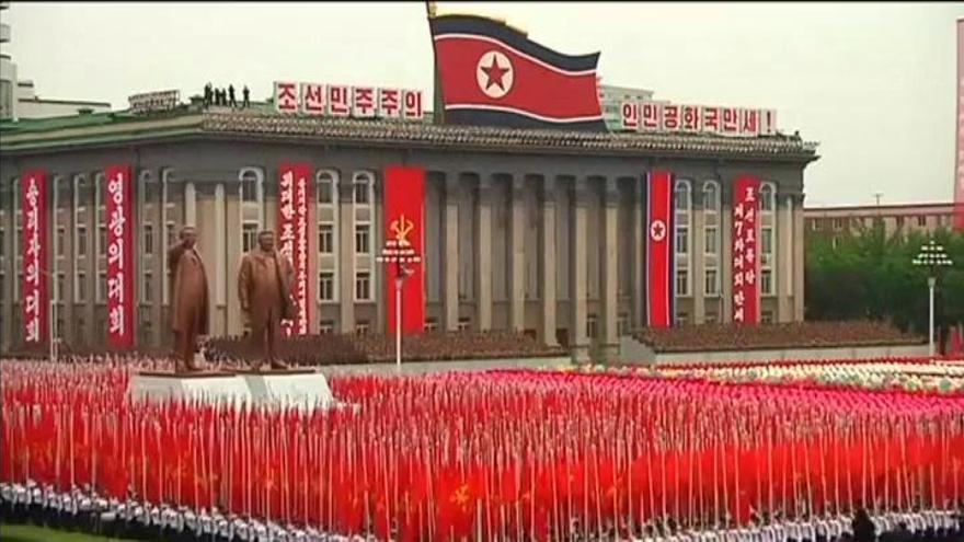 Imponente desfile militar en Corea del Norte