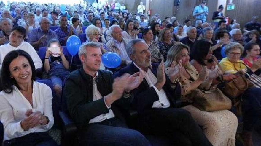 Villar con Rueda en el mitín de cierre de campaña en Ponteareas. // D.P.