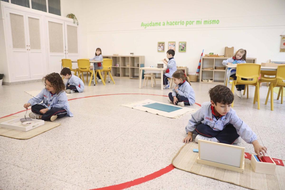 Una de les escoles de Catalunya a la llista Forbes 2026 de les millors escoles d’Espanya: mètode Montessori i horts a cada aula