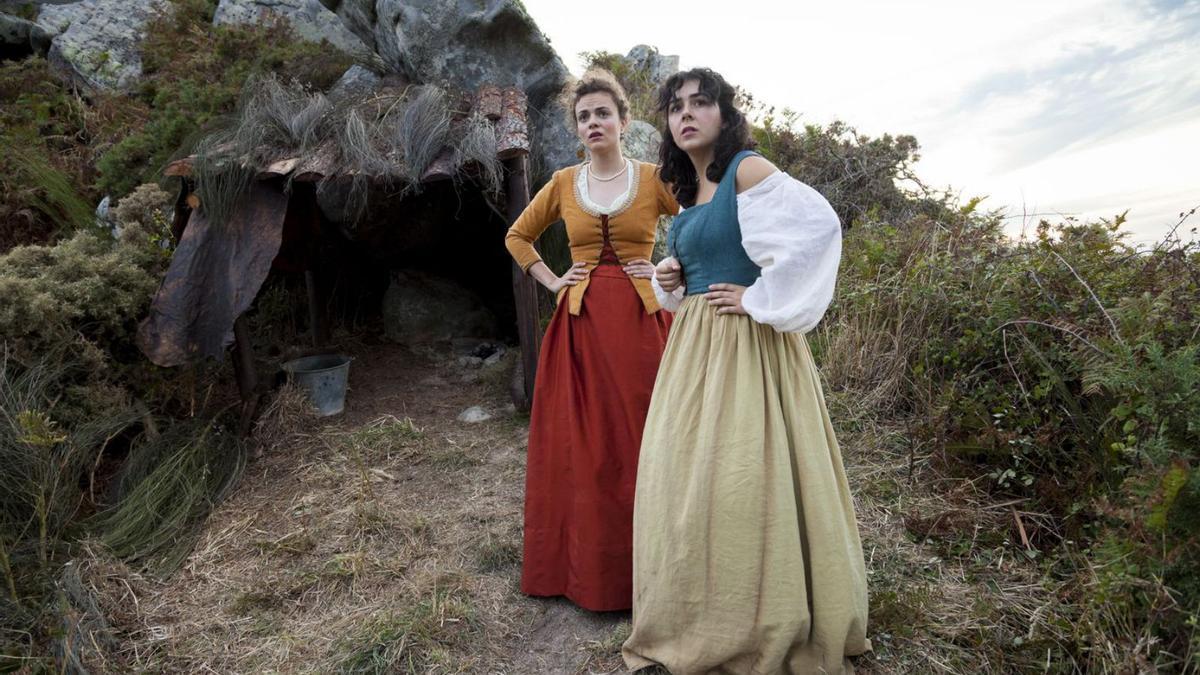 Grial Montes e Laura Míguez (d.), nunha escena do filme “María Solinha”.   | // VÍA LÁCTEA FILMES