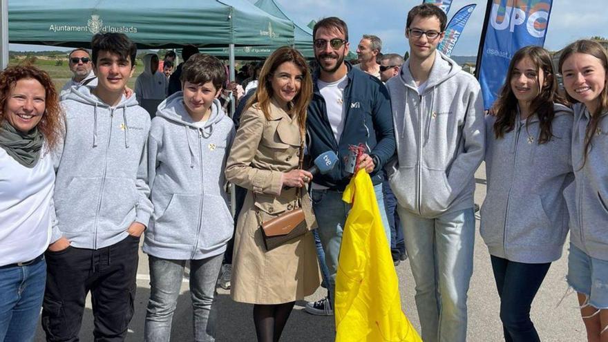 Montse Rigall, amb els representants dels Cendrassos | EMPORDÀ