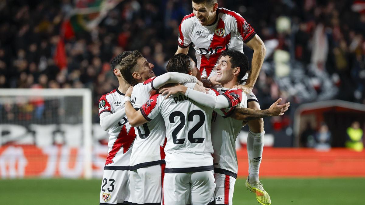 3-0. El Rayo celebra con un festín ante el Drita su pase a octavos