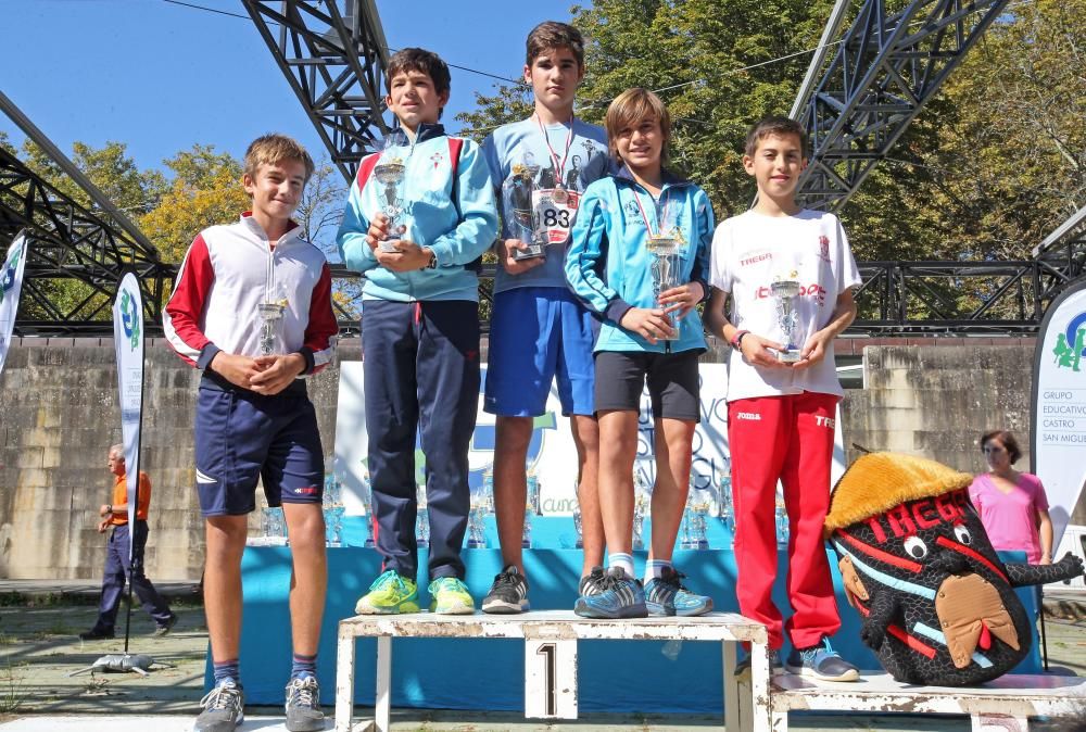 Más de mil niños -muchos acompañados por sus padres y sus madres- participaron en Castrelos en el XXI Cross Escolar-AD Castro San Miguel