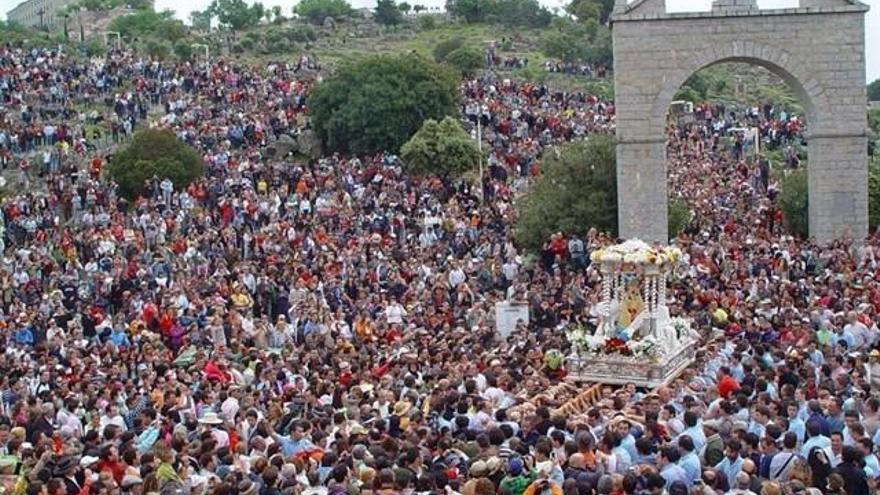 Más de la mitad de los andaluces quiere actos religiosos en televisión