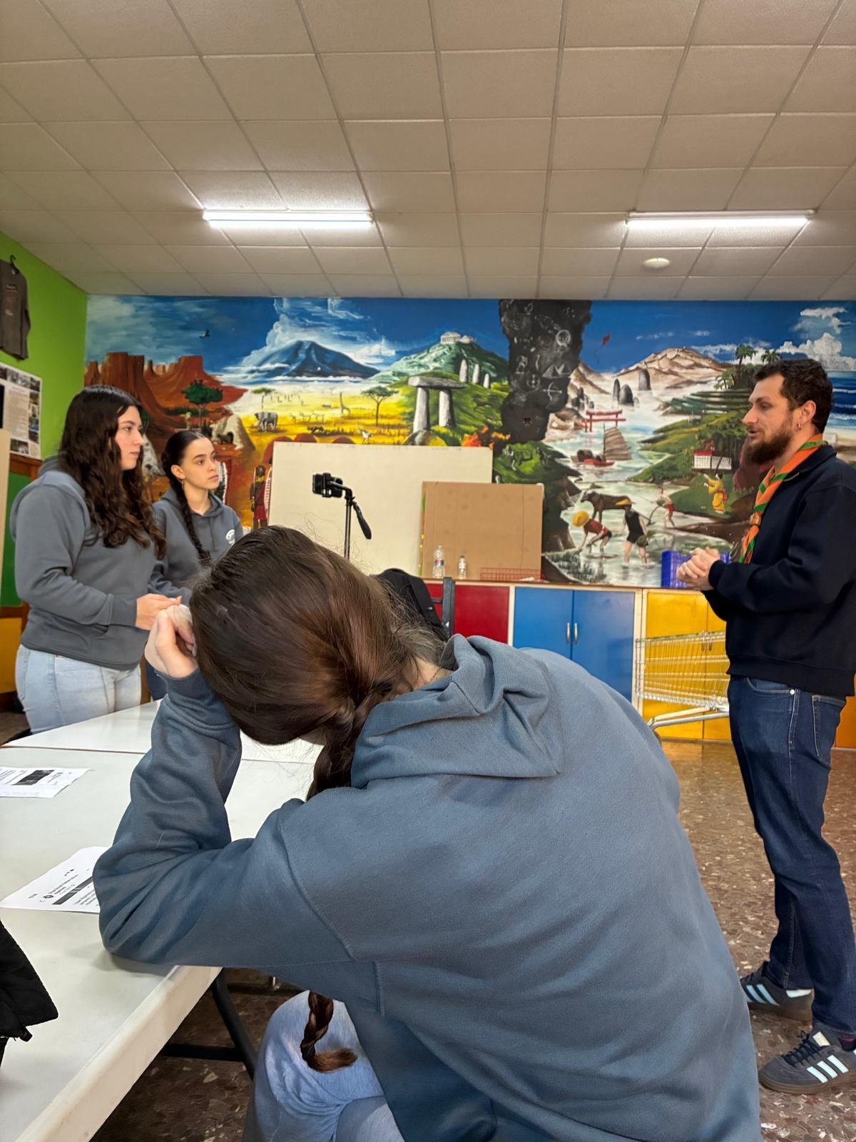 Una de las entrevistas desarrolladas por los alumnos del instituto de Benifaió en Algemesí.