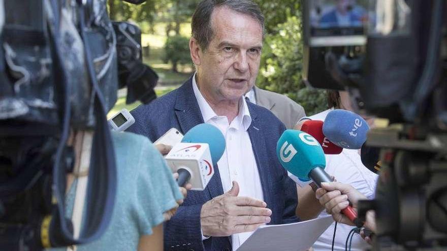 Abel Caballero, durante la rueda de prensa, ayer, en el Parque de Castrelos. // Cristina Graña