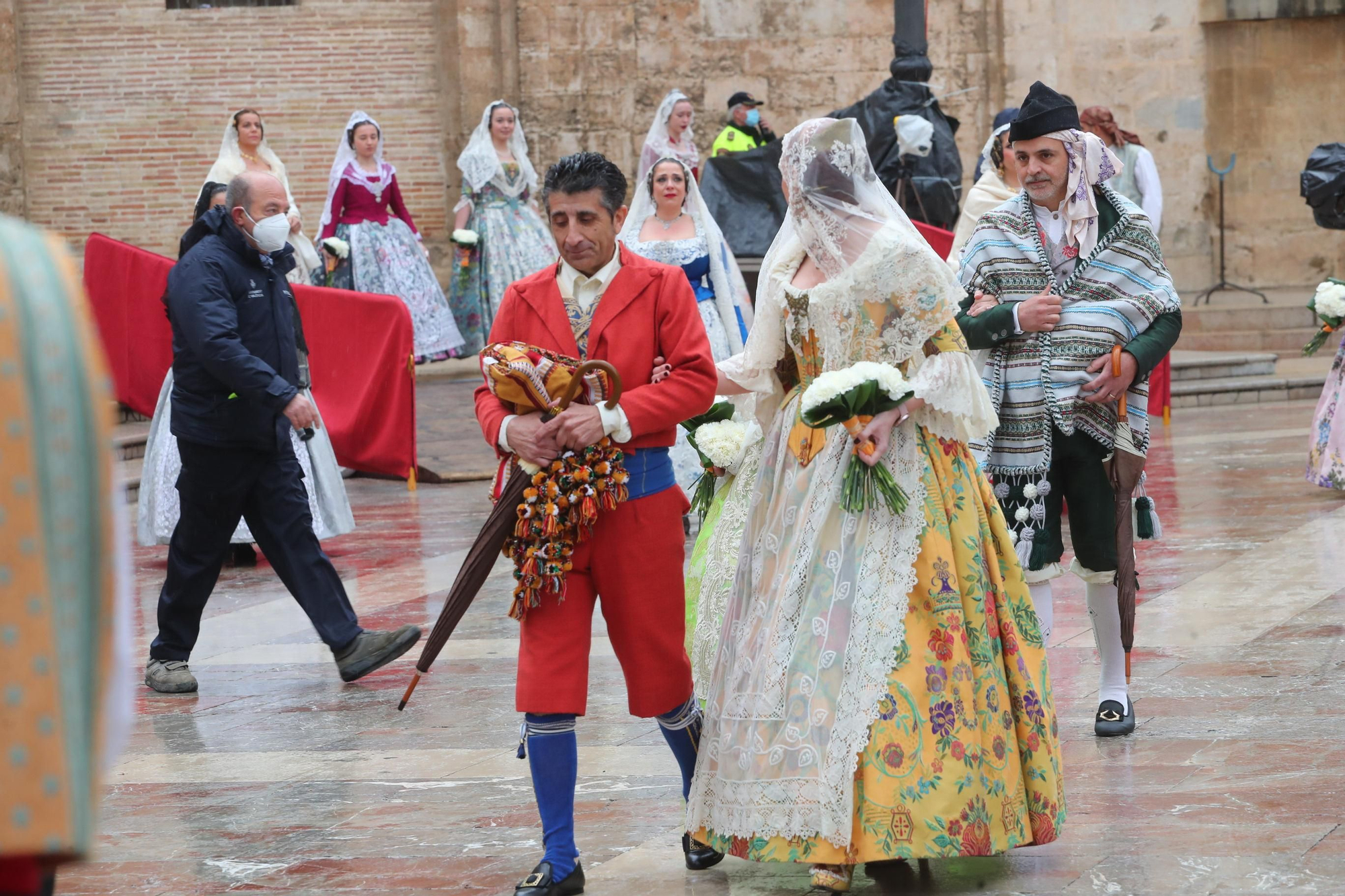 Búscate en el primer día de ofrenda por la calle de la Paz (entre las 15:30 a las 17:00 horas)