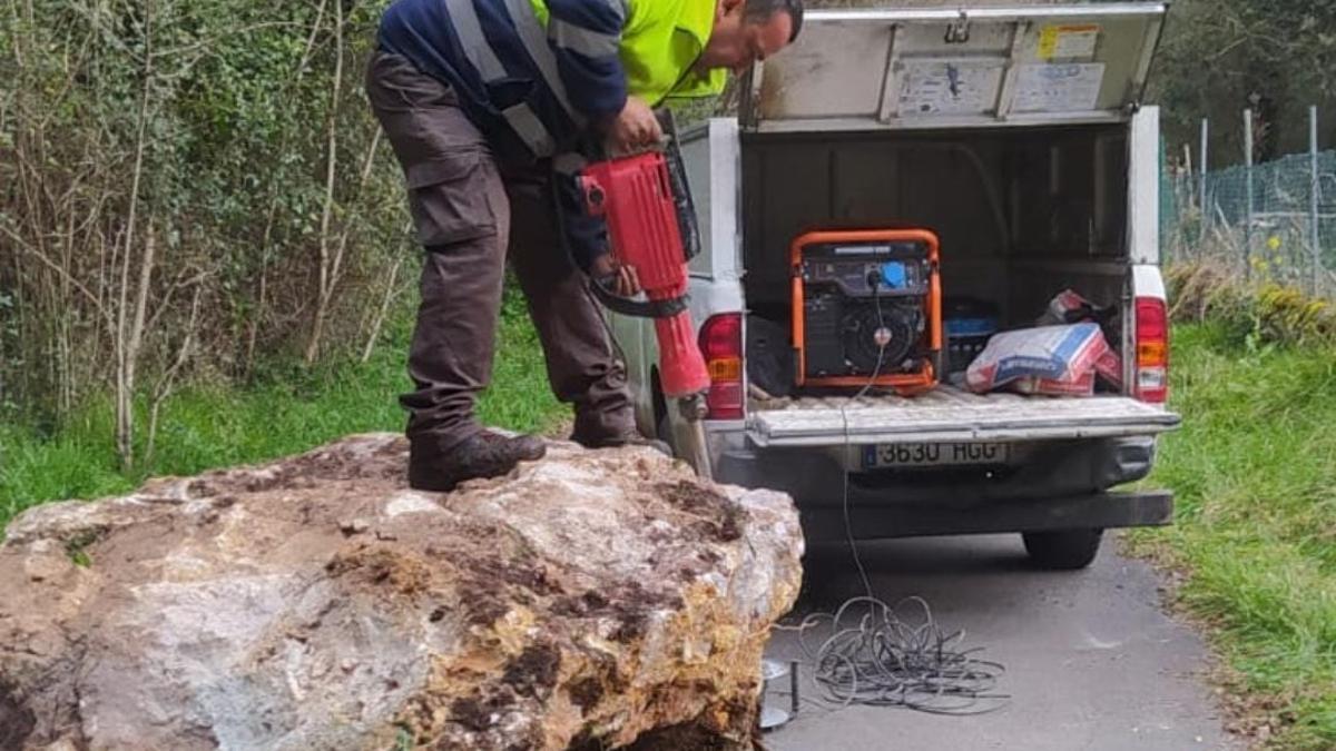 Trabajos para romper la roca desprendida.