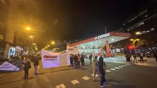 Los vecinos cortan la avenida de Sarrià en defensa de la amenazada zona verde del PGM