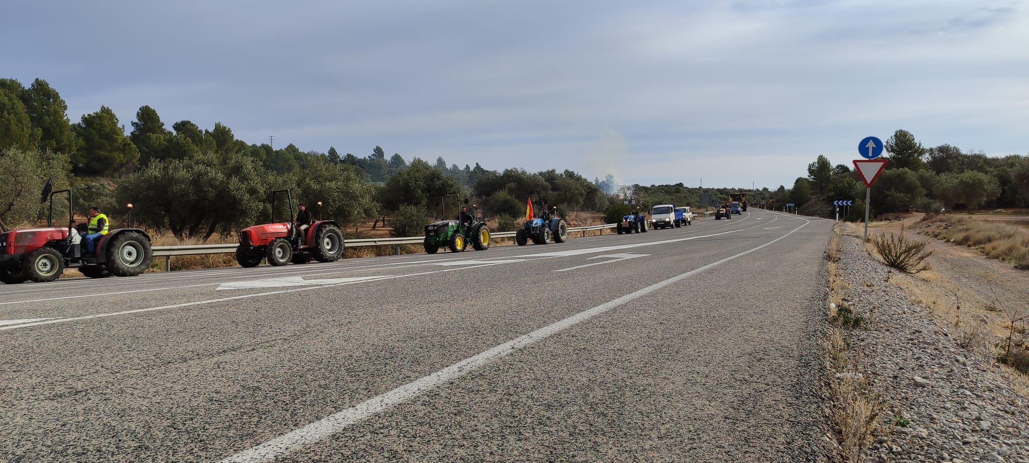 Los tractores se apoderan de la N-232 en Castellón