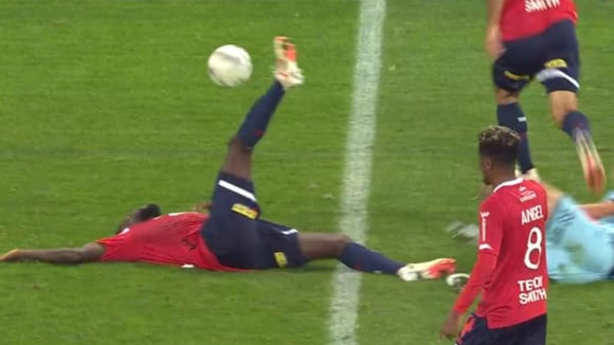 El golpe de Umtiti en el Lille-Reims El golpe de Umtiti en el Lille-Reims