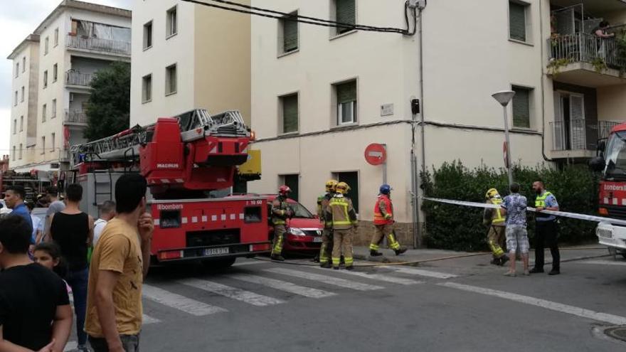 Un incendi obliga a desallotjar els veïns d&#039;un bloc de Figueres