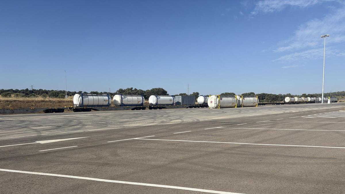Contenedores de mercancías en la terminal ferroviaria de Expacio Mérida.