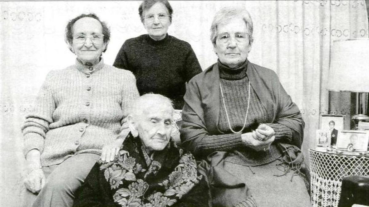 Sebastiana Franco, abajo en la imagen.