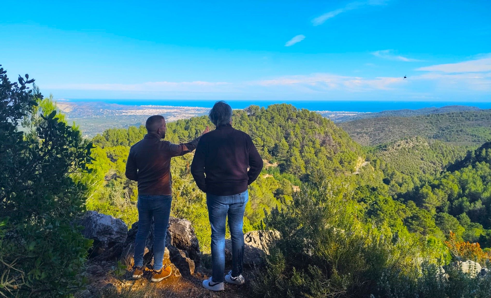 El concejal Rubén San Pablo, a la izquierda, con el jefe de sección de la Diputación, Fernando Pradells.