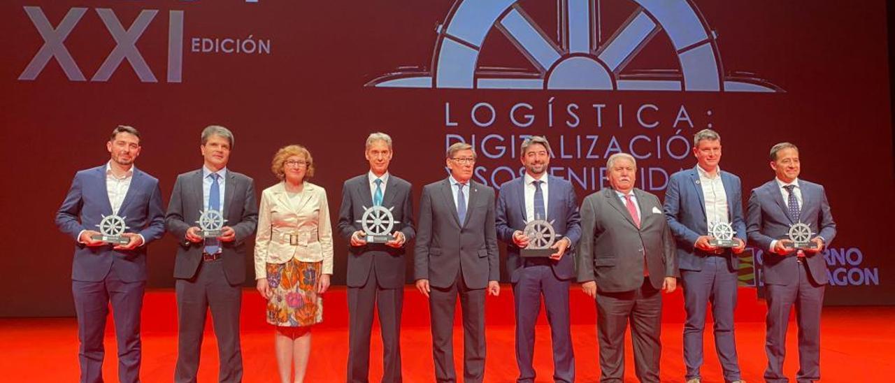 El vicepresidente de Aragón, Arturo Aliaga, con los galardonados por las distintas categorías de los premios Pilot 22.