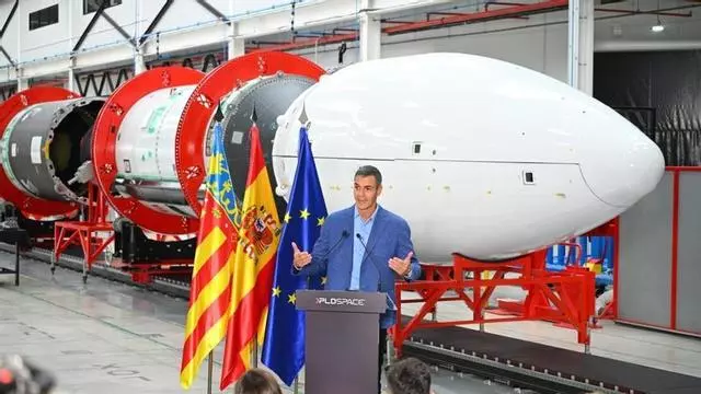 PLD Space muestra durante la visita de Sánchez el nuevo Miura 9 para satélites de mayor tamaño
