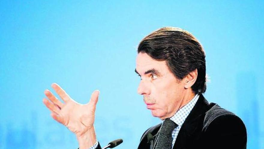 Aznar, durante su intervención de ayer, en el encuentro popular de León.