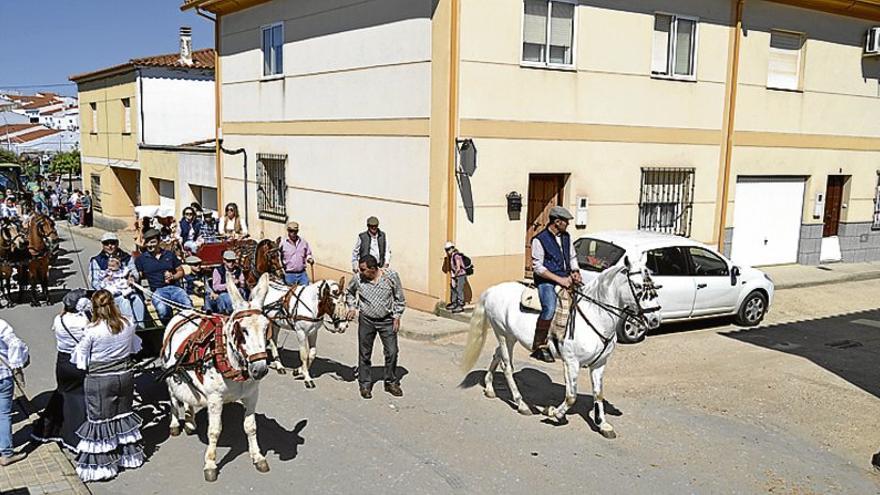 Los santeños hacen el camino de San Isidro