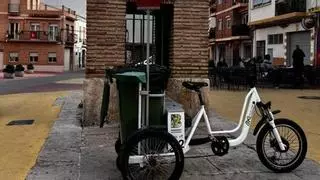 Burjassot limpia sus calles en triciclo eléctrico