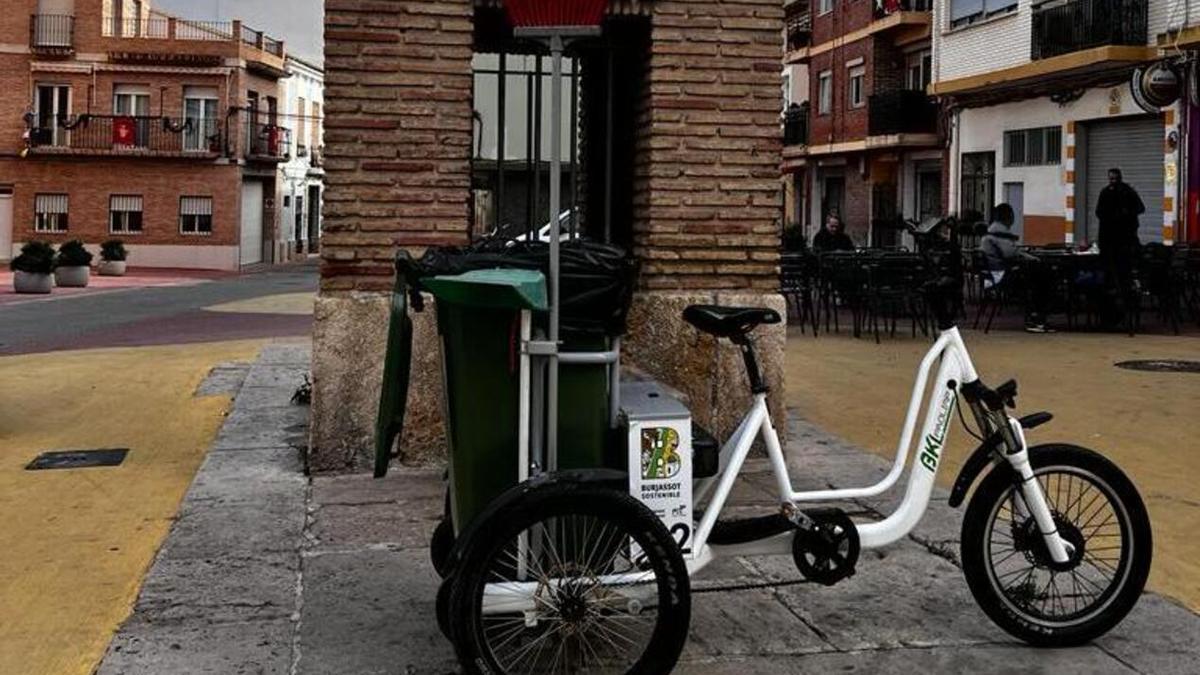 Nuevo triciclo itulizado para la limpieza viaria en Burjassot.