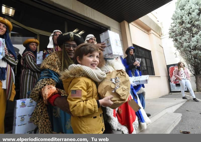 Los Reyes Magos repartieron regalos e ilusiones en Castellón