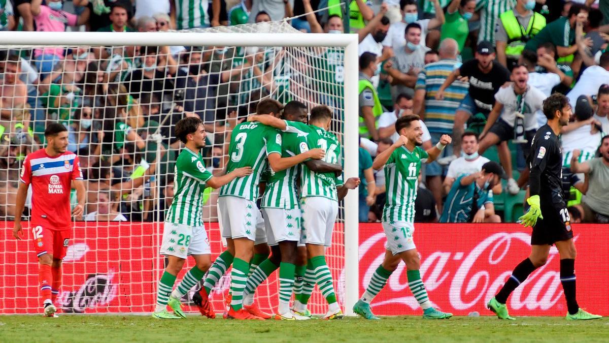Los jugadores del Real Betis celebrando un gol en el Benito Villamarin