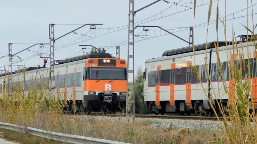 Dos trens de Rodalies a Figueres.