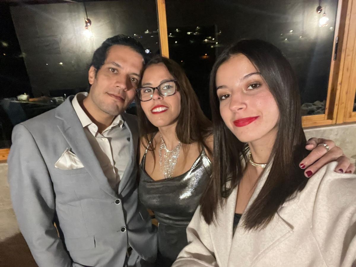 Javier, Verónica y Ainara, sin caracterizar.