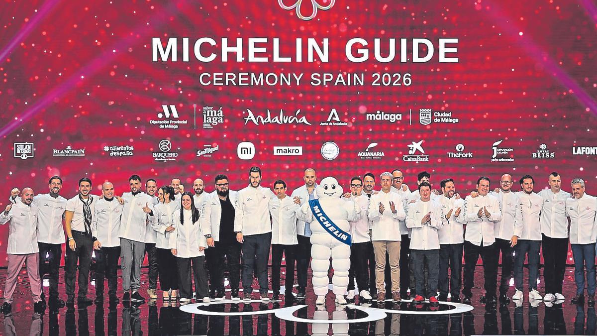 Cocineros galardonados con la estrella Michelin celebran la obtención del galardón, ayer, en el nuevo centro de artes escénicas de Málaga